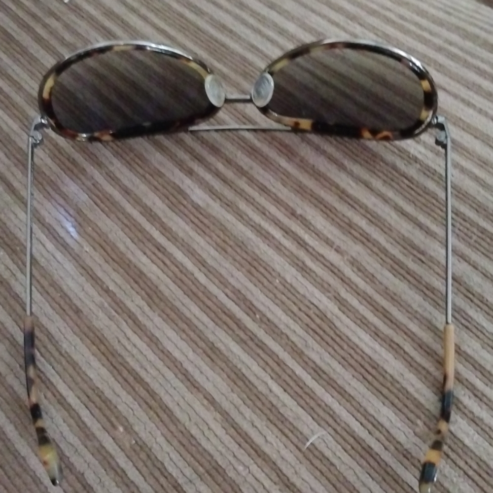 Sunglasses - Picture 3 of 6